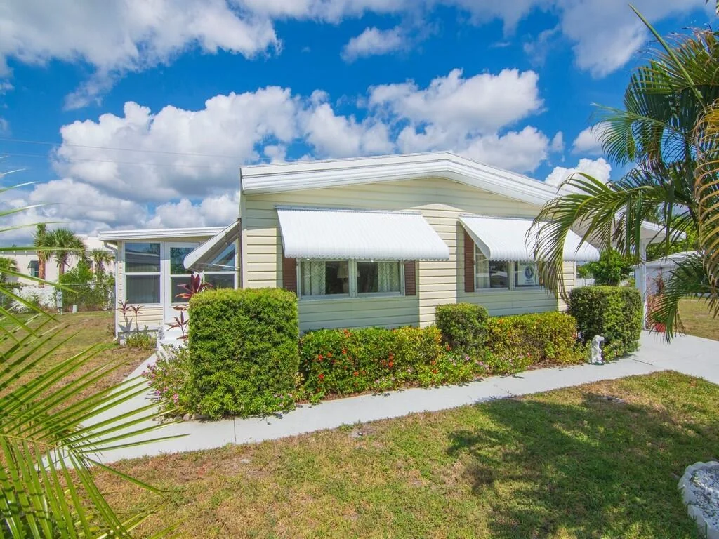 Photo of 196 NE Emerald Drive