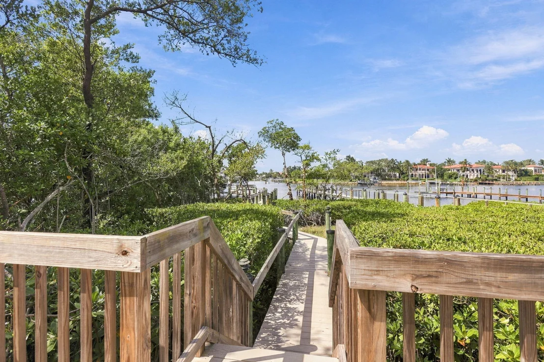 Photo of 352 River Edge Road