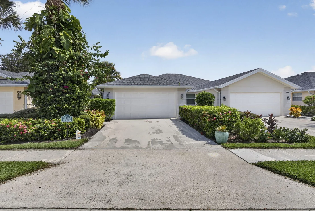 Photo of 262 BRIER Circle