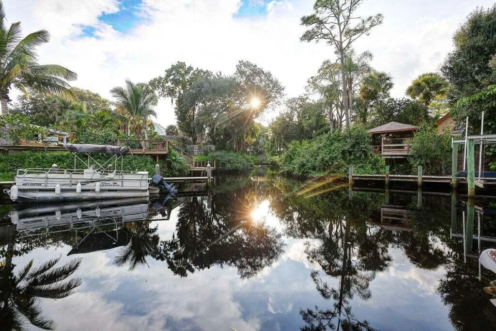 Photo of 576 SW Rustic Circle