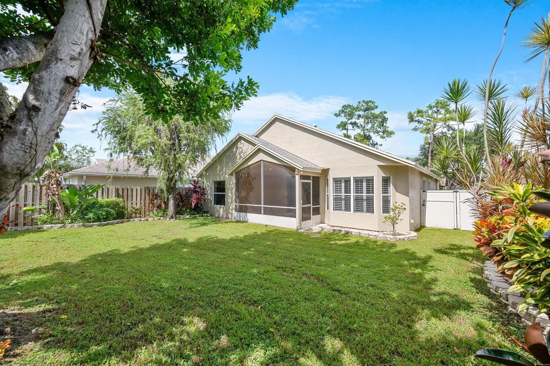 Photo of 1069 Aviary Road