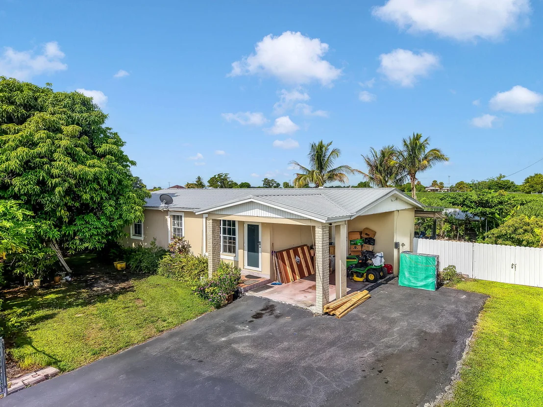 Photo of 1048 WHITAKER Road