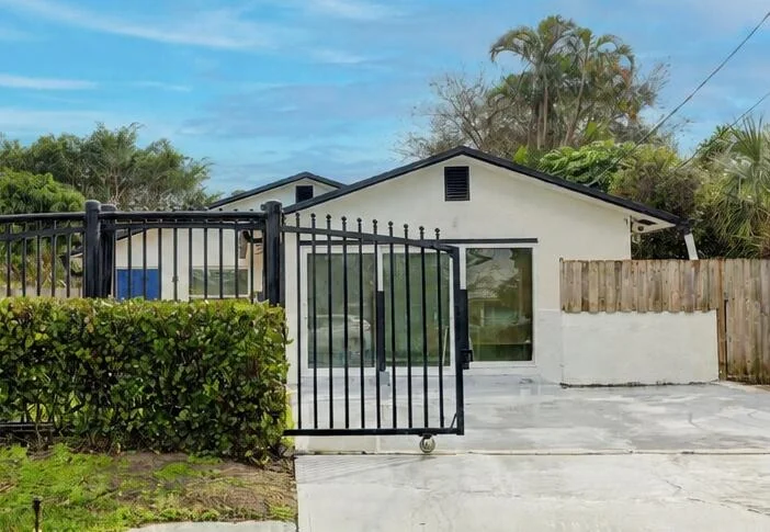 Photo of 3394 SE JEFFERSON Street