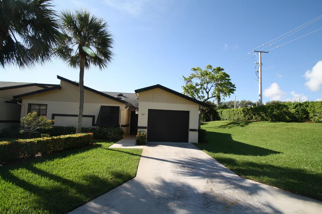 Photo of Unit F at 2 Ridgepointe Drive