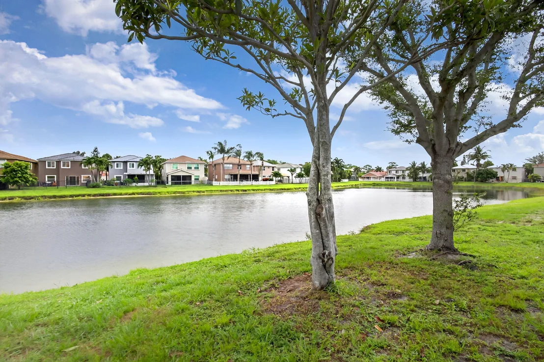 Photo of 6121 Spring Isles Boulevard