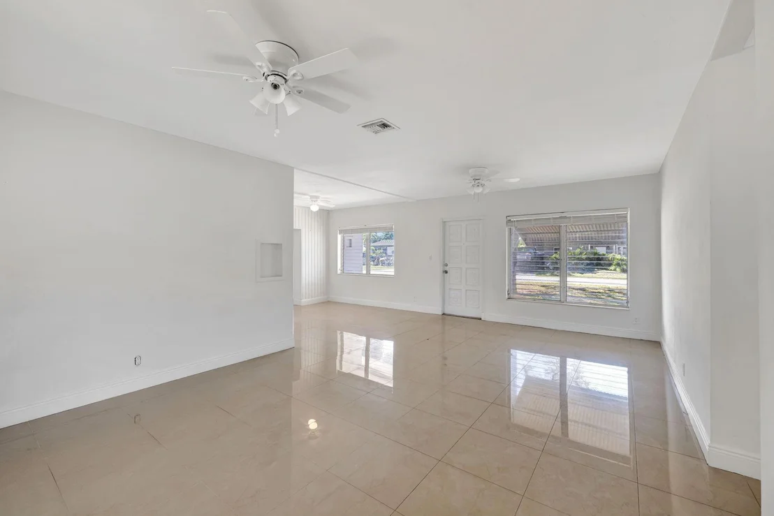 Photo of 810 SE 1st Avenue