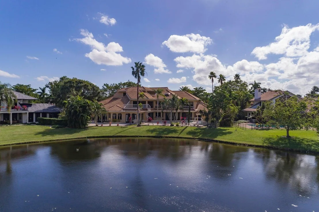 Photo of 21125 Hamlin Drive
