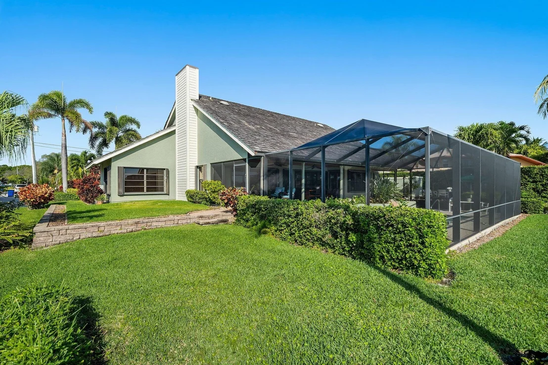 Photo of 41 SE Saddleback Road