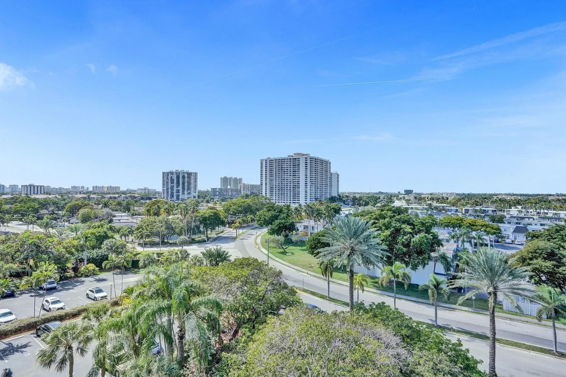 Photo of Unit 809 at 600 Parkview Drive