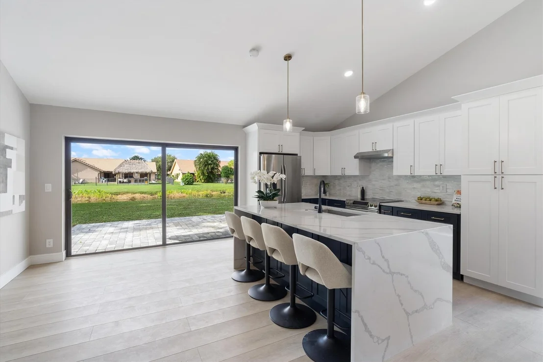 Photo of 9471 Sun Pointe Drive