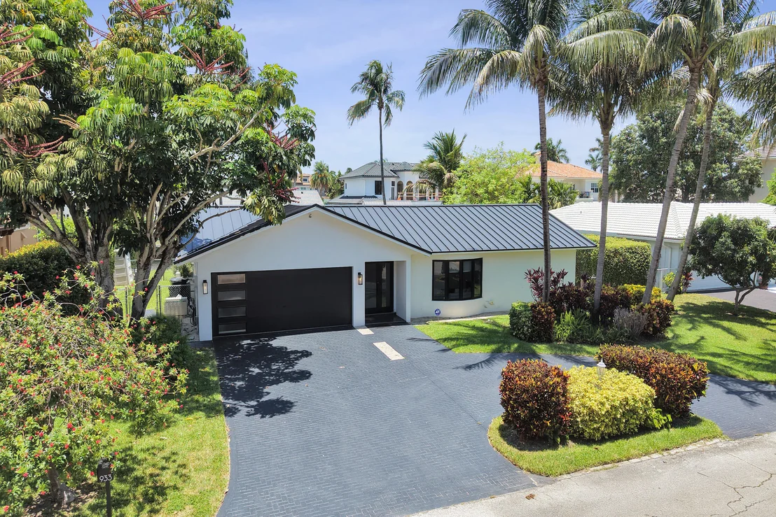 Photo of 933 Banyan Drive