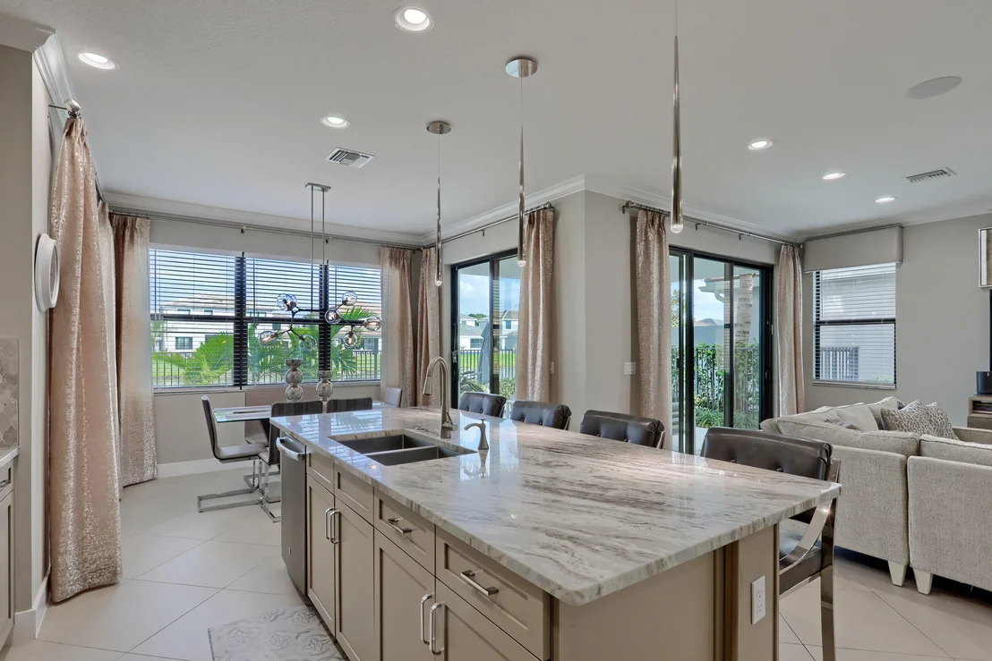 Photo of 7184 Montereal Path