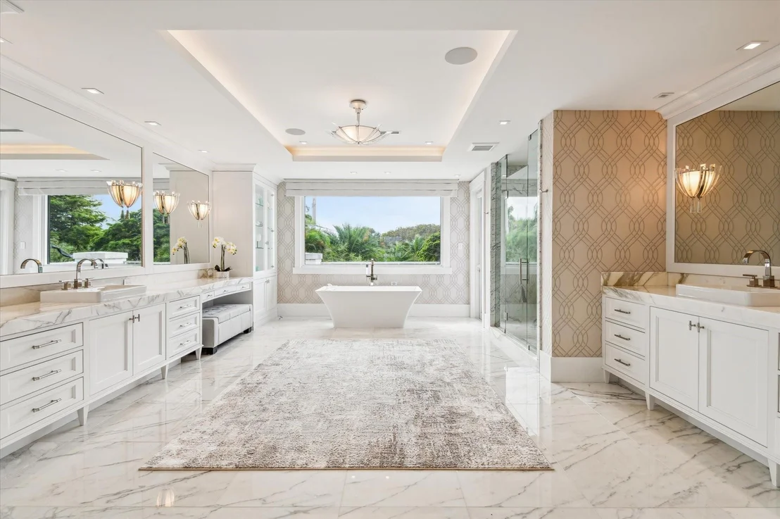 Photo of 2400 Bay Drive
