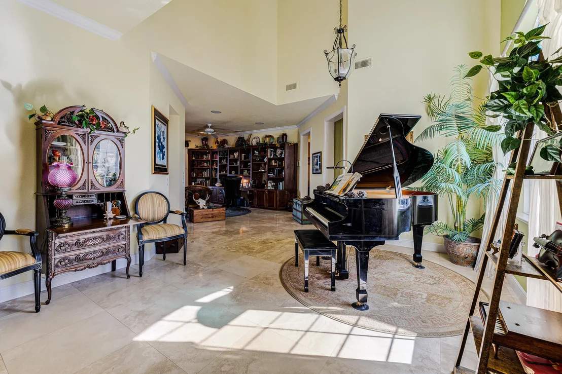 Photo of 9560 Riverside Drive