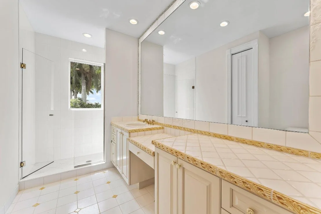 Photo of 42 Saint Thomas Drive