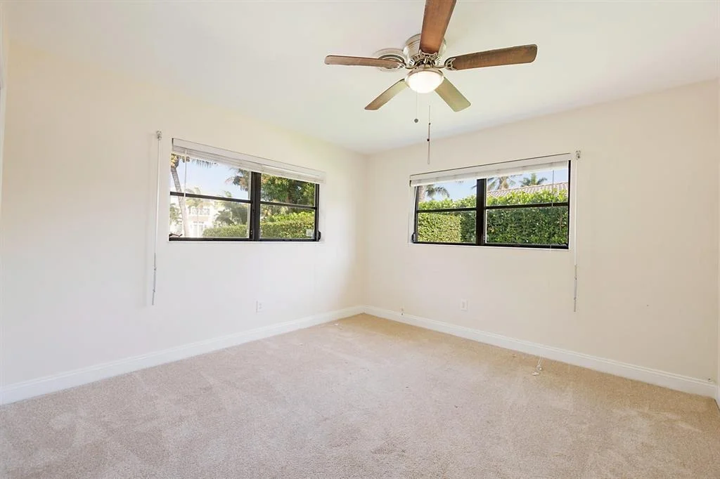 Photo of 925 Allamanda Drive