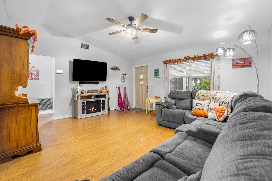 Photo of 2477 SE 27th Street