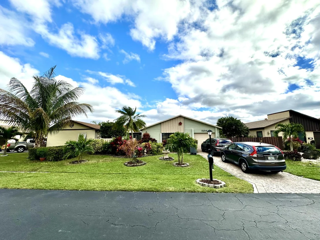 Photo of 5254 Mirror Lakes Boulevard