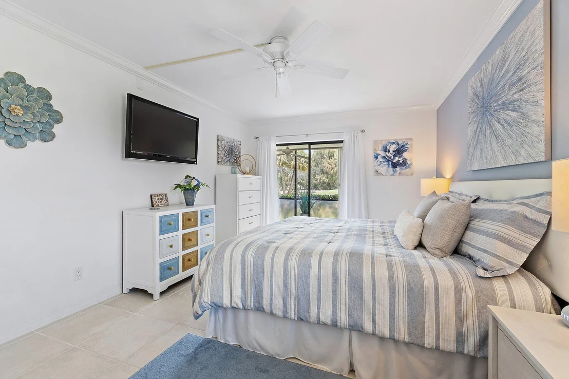 Photo of Unit F at 401 Pinecrest Circle