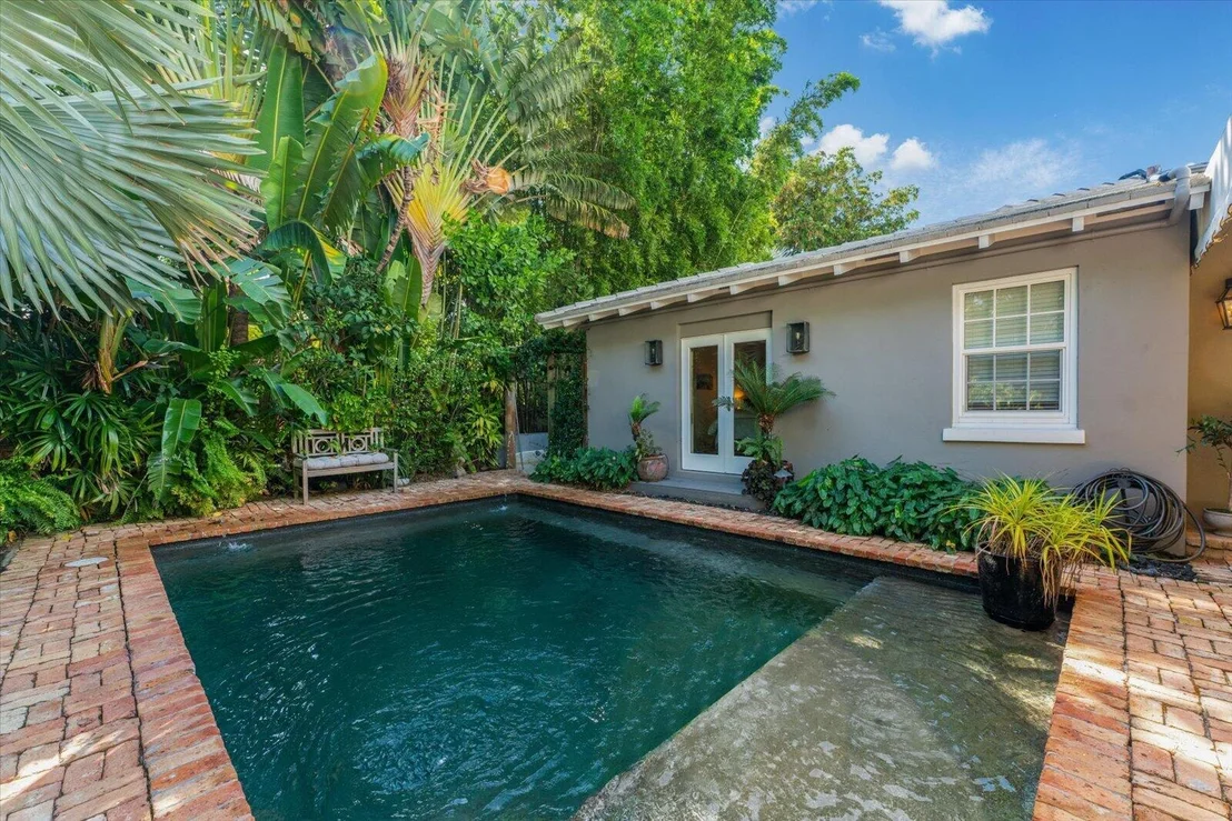 Photo of 733 Sunset Road