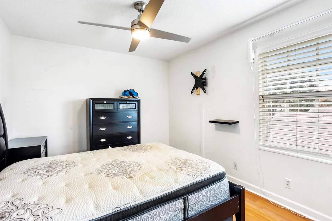 Photo of 6467 Foster Street