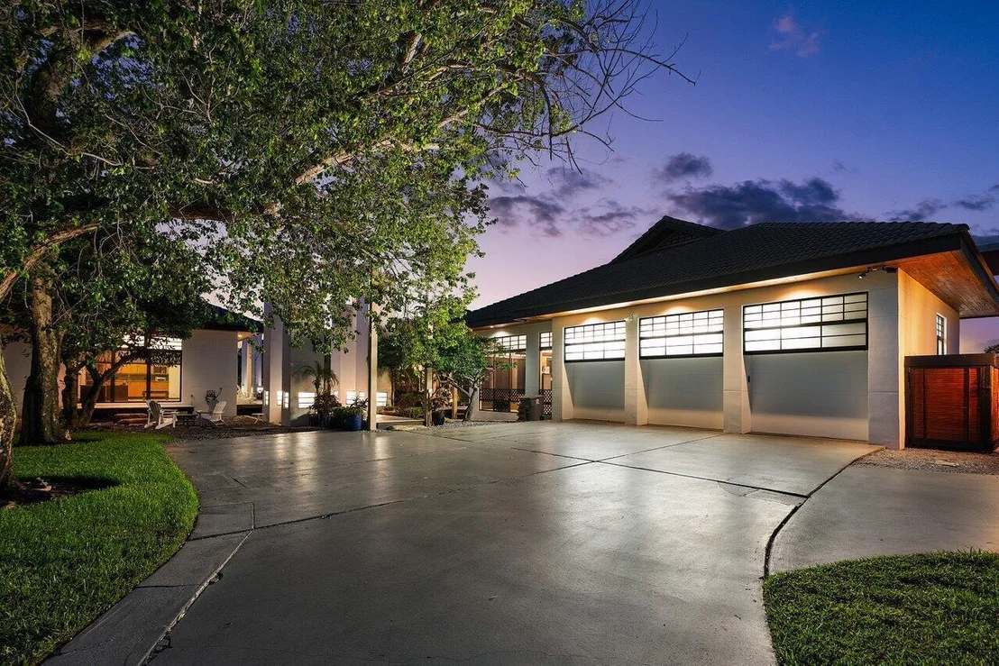 Photo of 8549 SURREY Lane