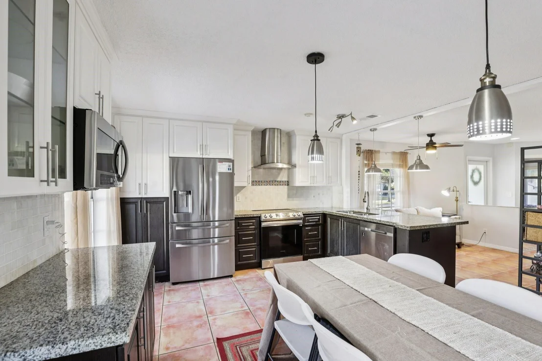 Photo of 972 Azure Lane