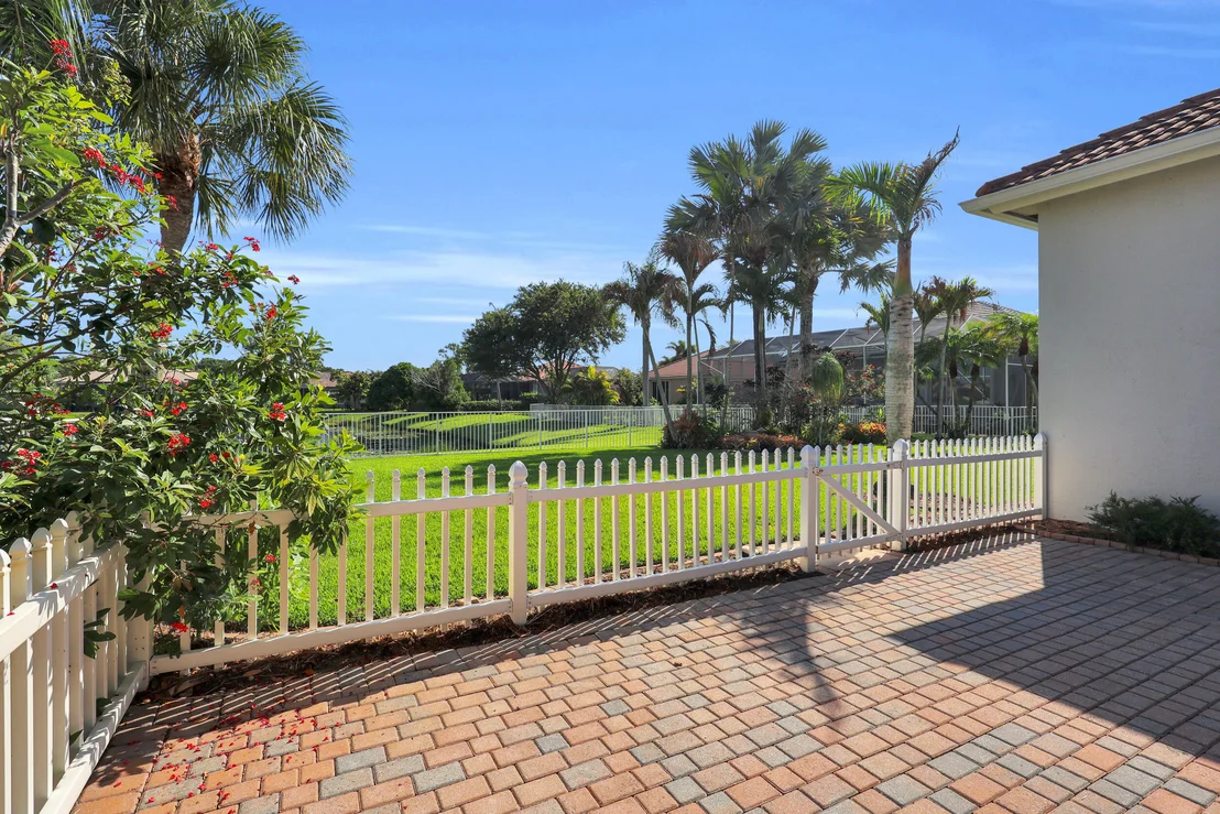 Photo of 7041 SE Bay Hill Drive