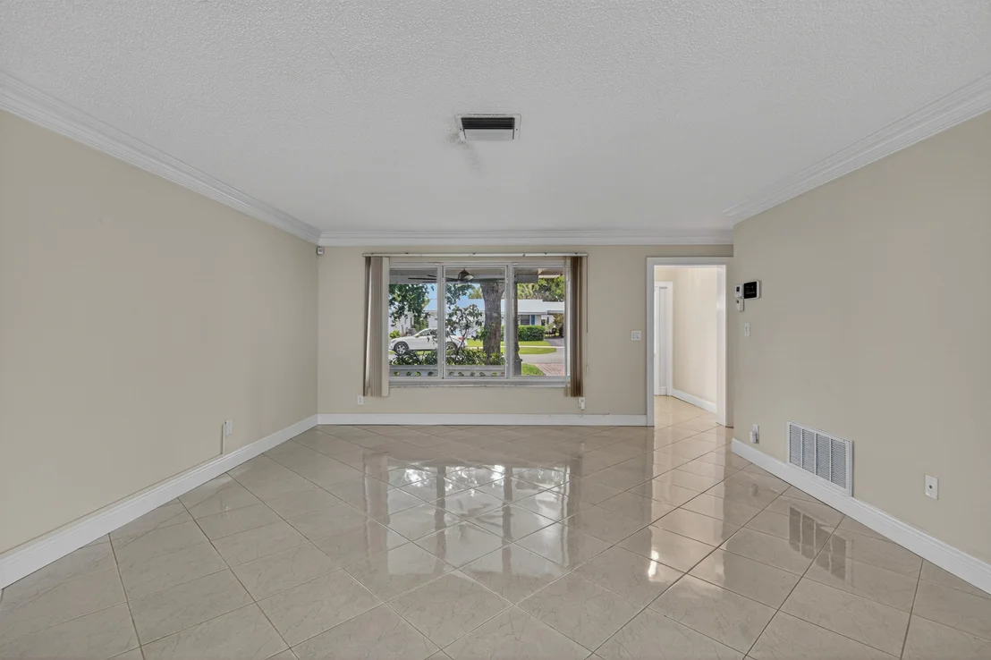 Photo of 391 Leisure Boulevard