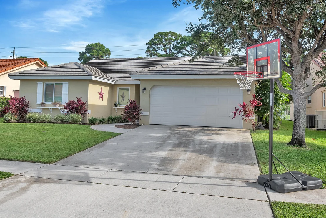 Photo of 5161 Rosen Boulevard