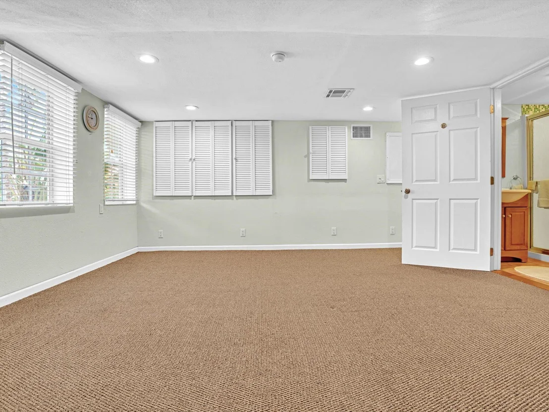 Photo of 3204 Lakeview Drive