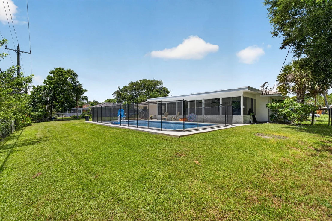 Photo of 2409 NW Everglades Boulevard