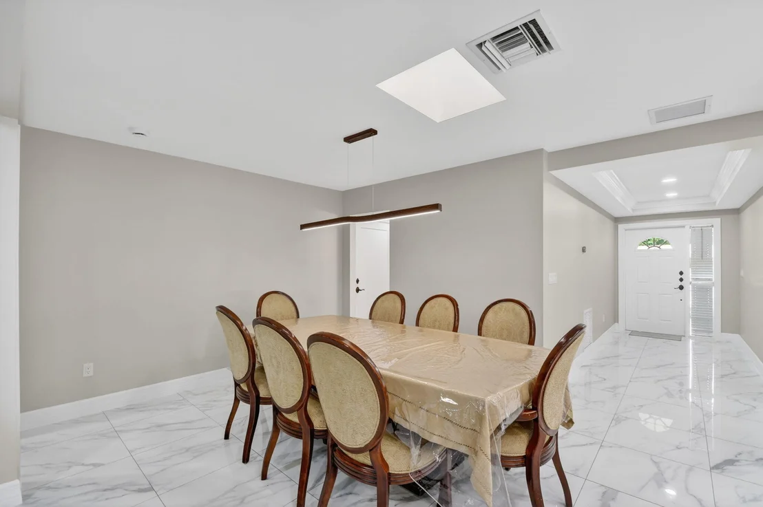 Photo of 2277 Summit Boulevard