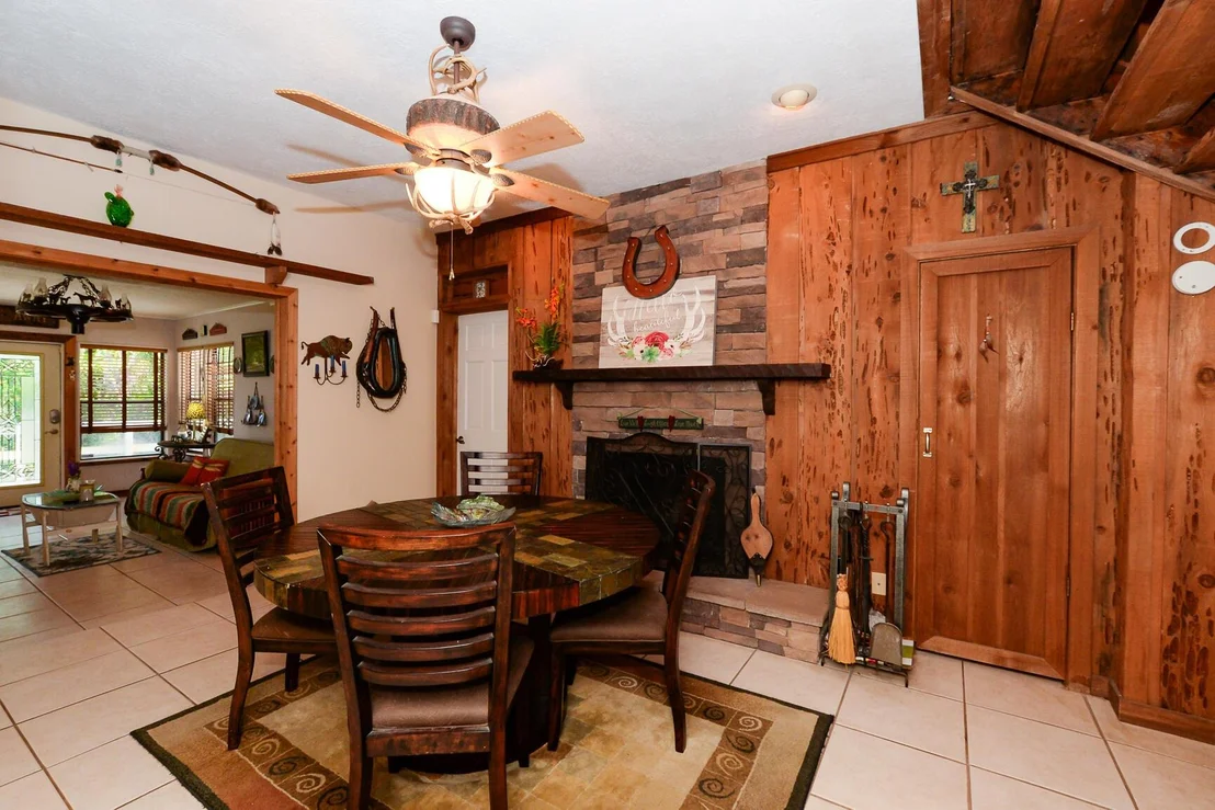 Photo of 576 SW Rustic Circle