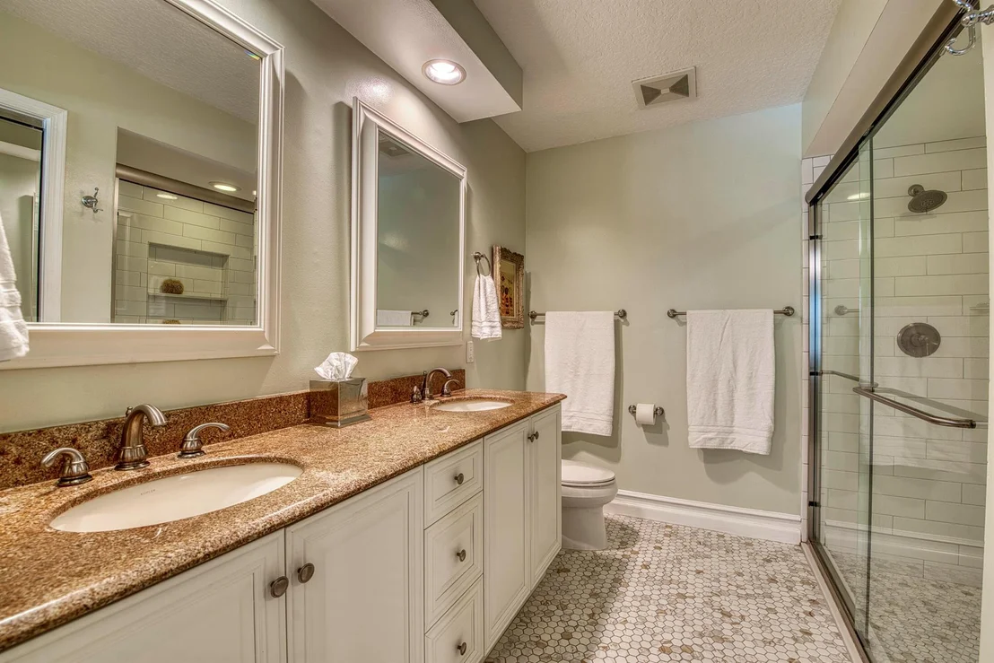Photo of 18402 Lake Bend Drive