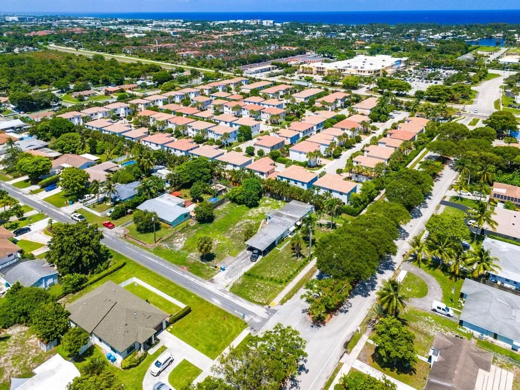 Photo of 335 Gulfstream Boulevard