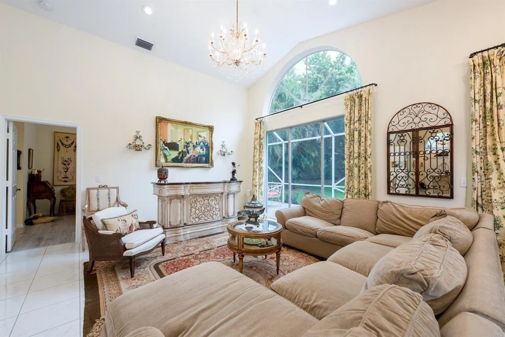 Photo of 7542 Charing Cross Lane