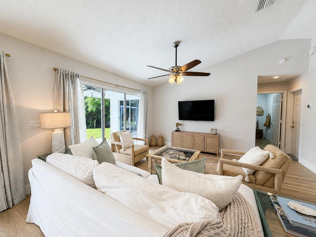 Photo of 341 Suwanee Avenue
