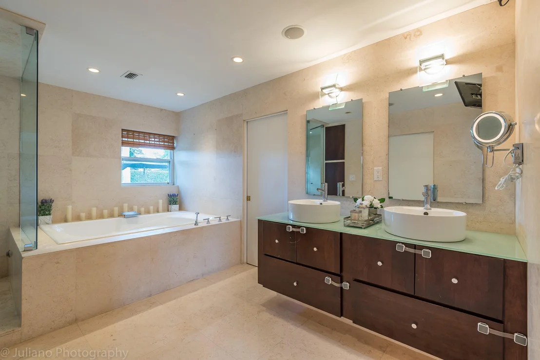 Photo of 6813 Giralda Circle