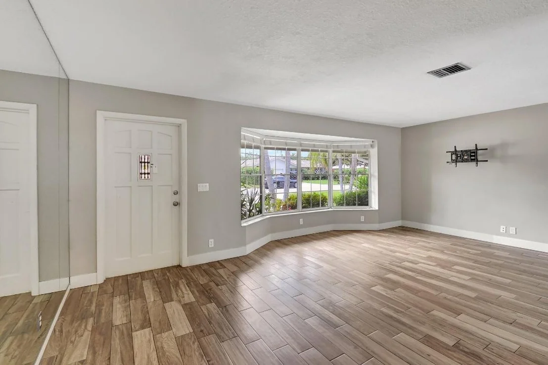 Photo of 625 Sunshine Drive