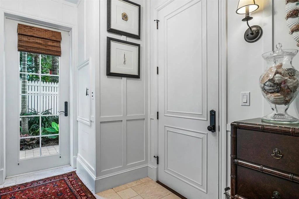 Photo of 550 Saturn Lane