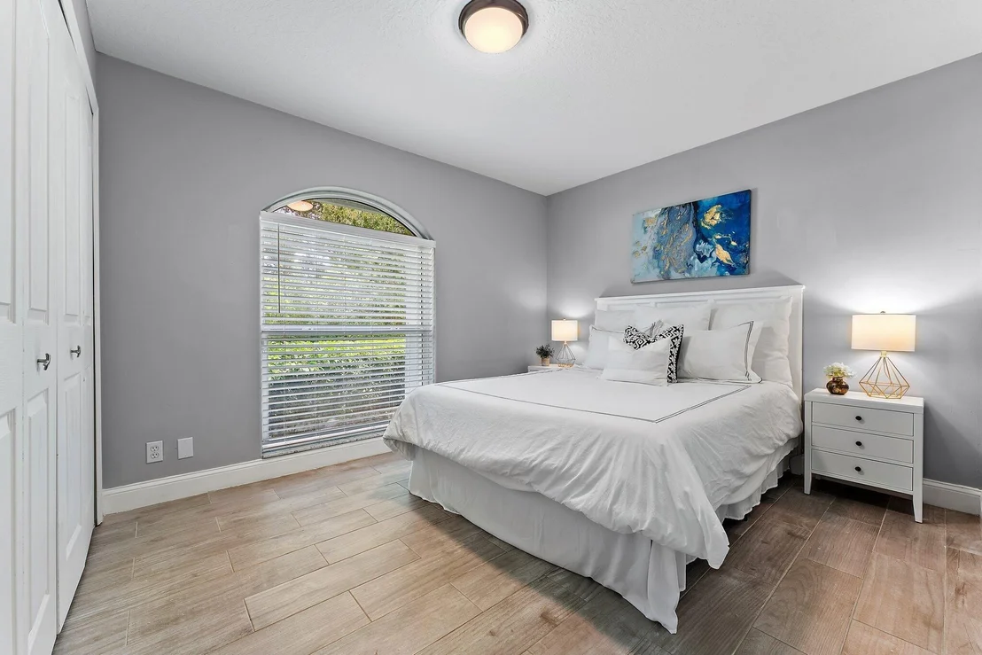 Photo of 6310 Leslie Street