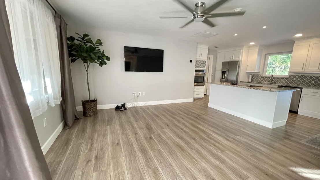 Photo of 103 E Riverside Drive
