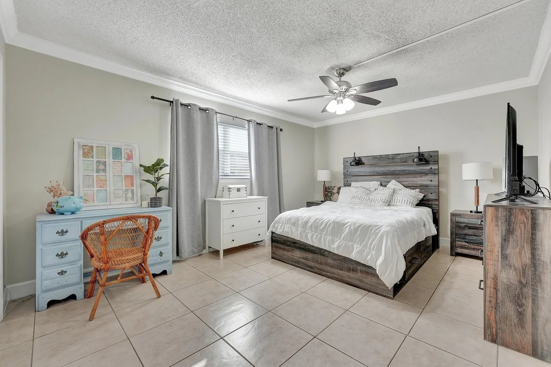 Photo of Unit 216 at 2960 Riverside Drive
