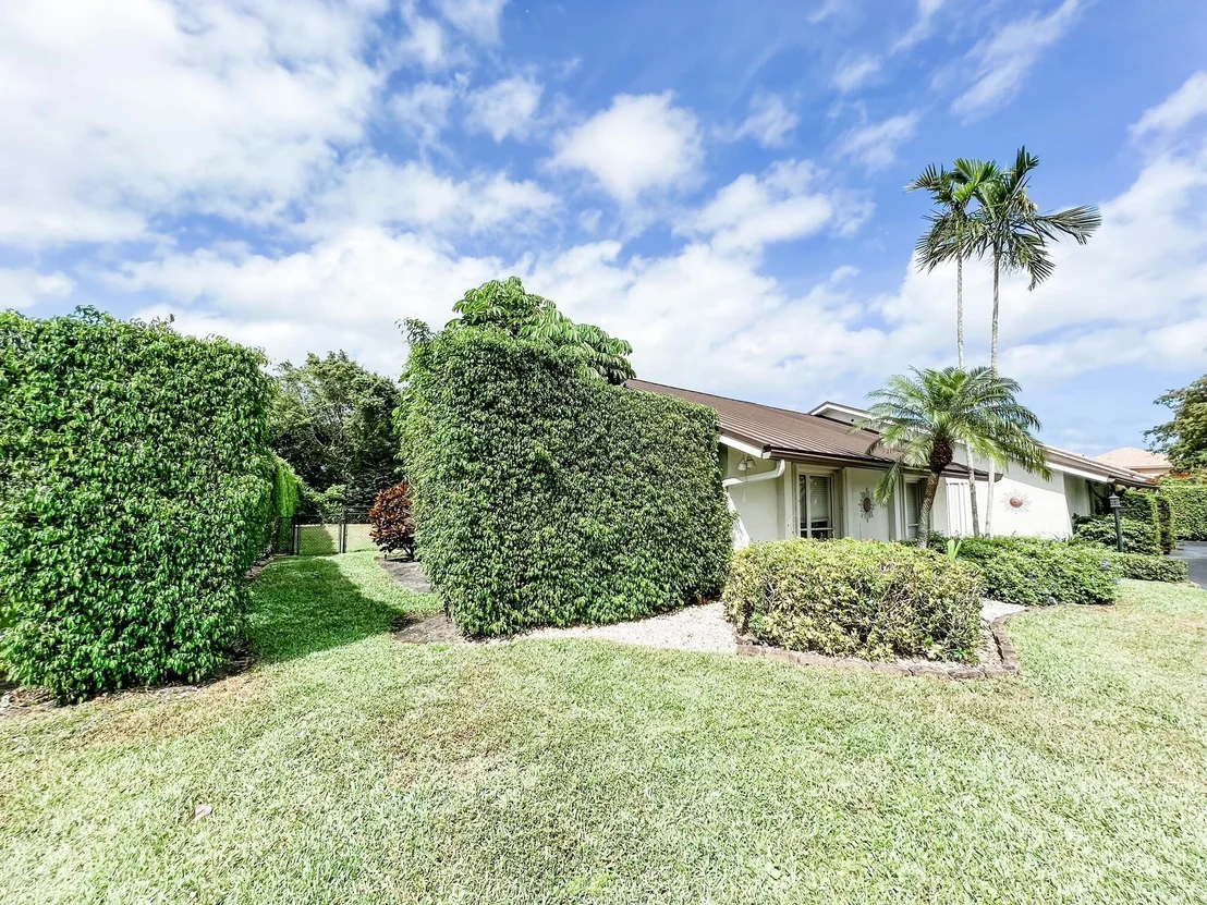 Photo of 4563 Gleneagles Drive