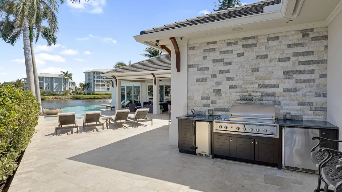 Photo of 975 Banyan Drive