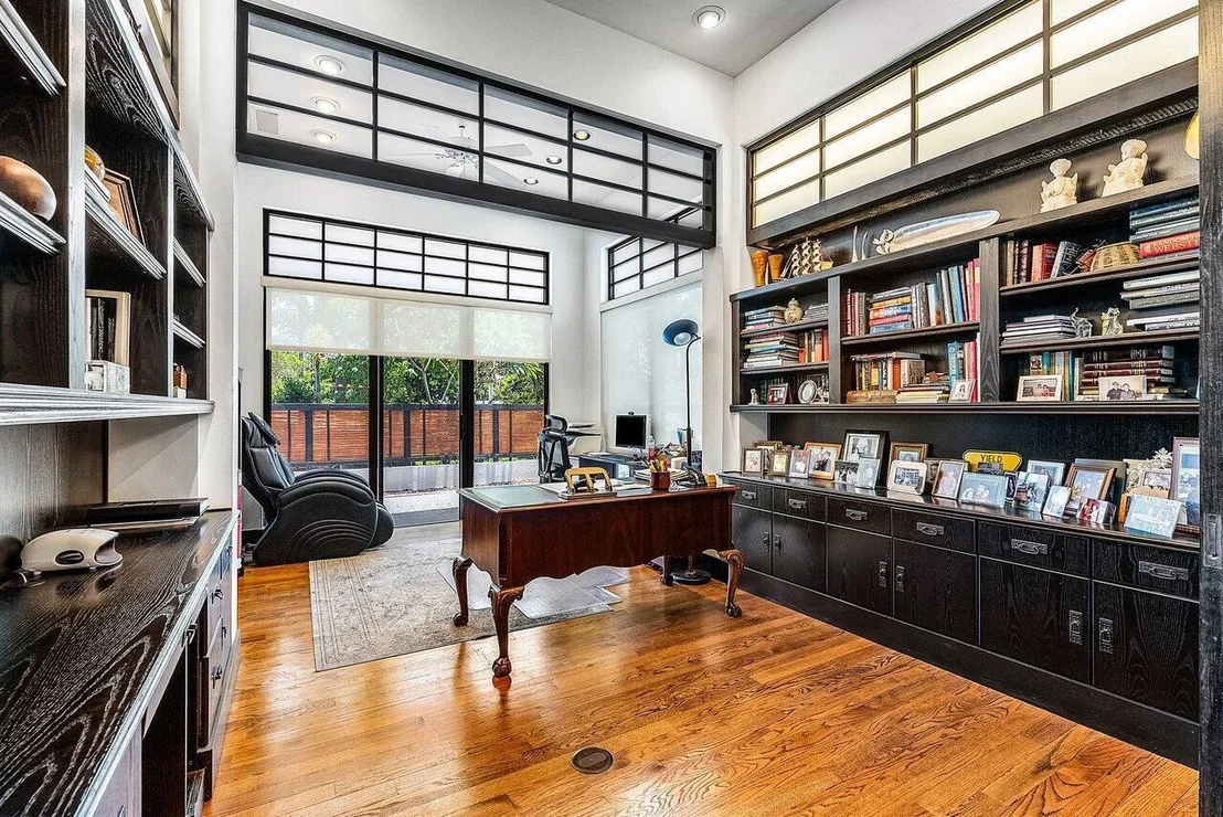 Photo of 8549 SURREY Lane