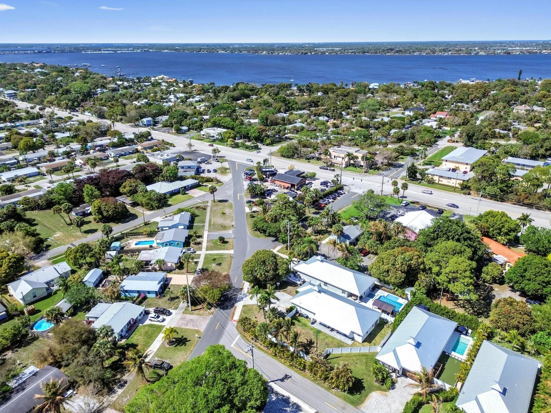 Photo of 443 SE Dolphin Drive