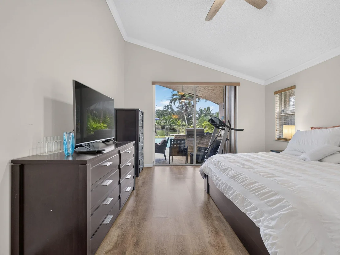 Photo of 832 WATERVIEW Drive