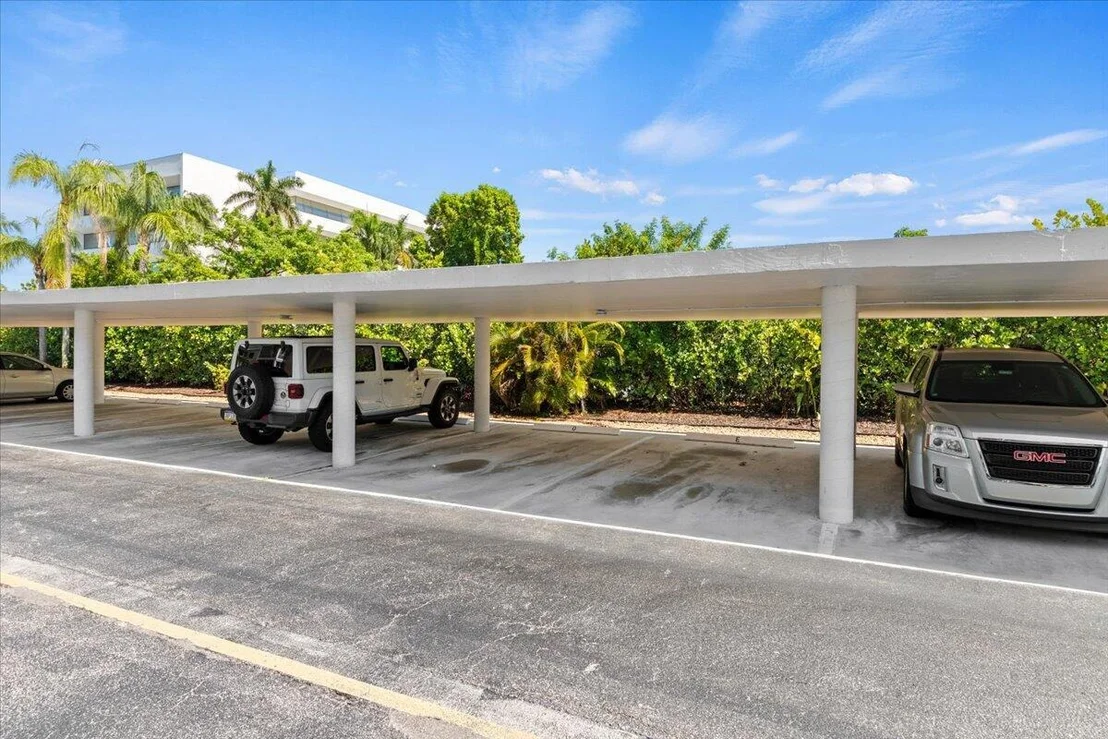 Photo of Unit 203E at 300 N Highway A1a